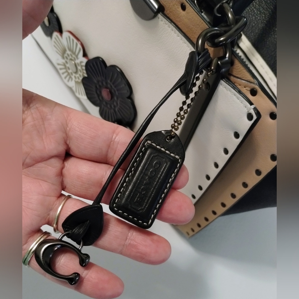 Coach Dreamer 29 With Tea Rose Applique And Rivets - Picture 7 of 13